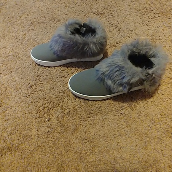 Cute Brash shoes - Picture 2 of 8